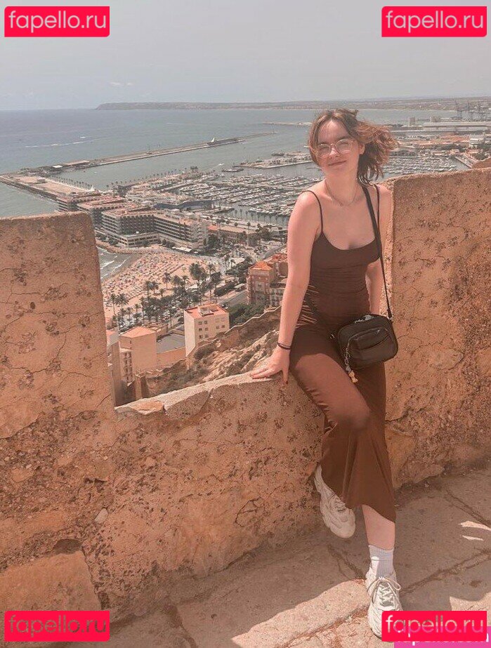 Laura Anne / lauraartea / laurascloudsave Onlyfans Photo Gallery 