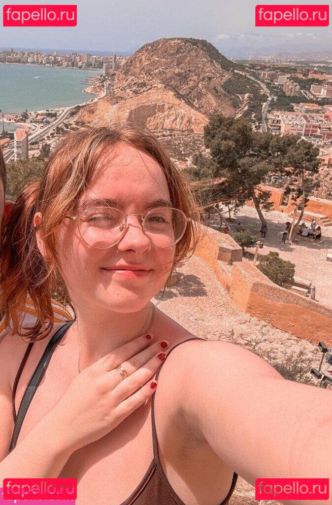 Laura Anne / lauraartea / laurascloudsave Onlyfans Photo Gallery 