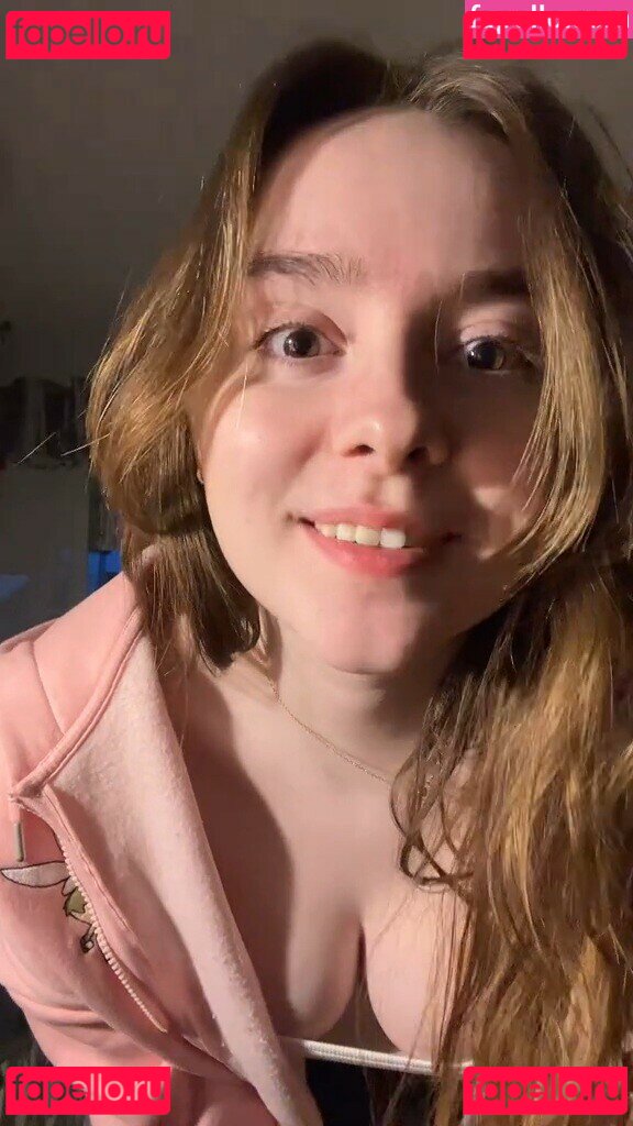 Laura Anne / lauraartea / laurascloudsave Onlyfans Photo Gallery 