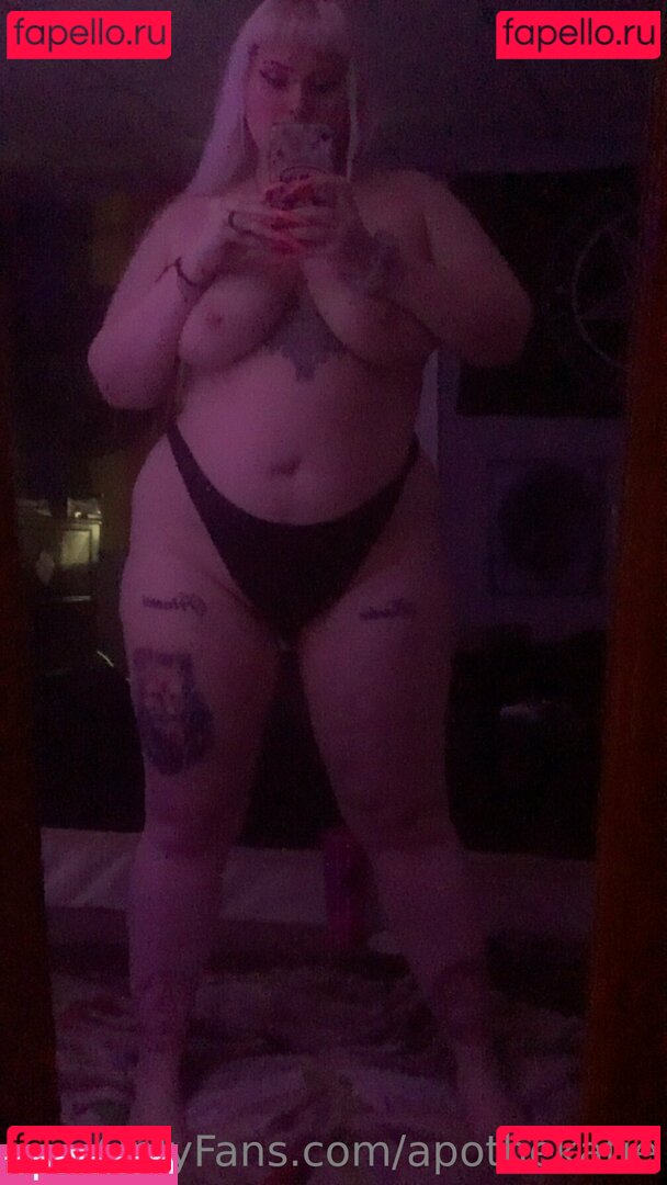 apothekathryn / apothekatie Onlyfans Photo Gallery 