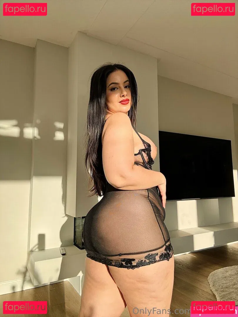 zinahadid Onlyfans Photo Gallery 