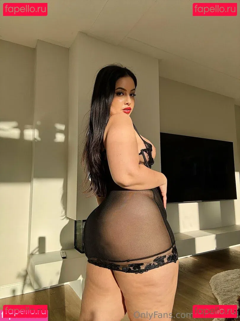 zinahadid Onlyfans Photo Gallery 