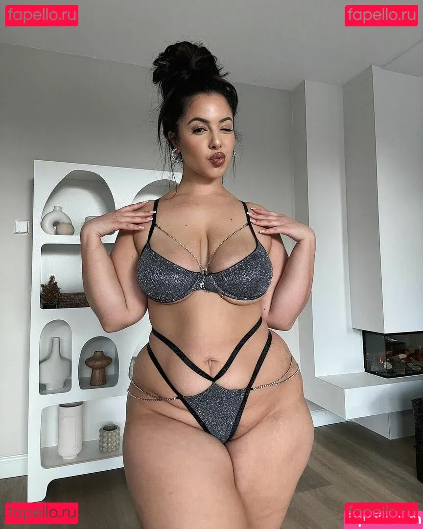 zinahadid Onlyfans Photo Gallery 
