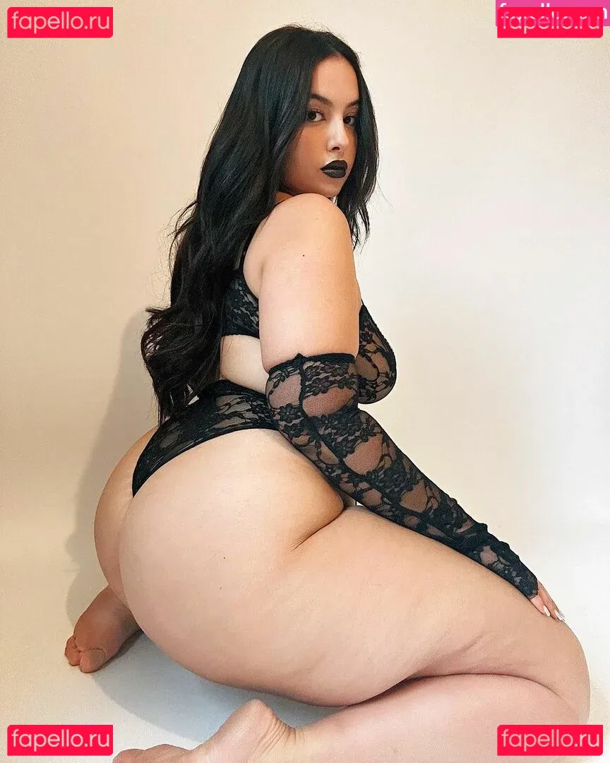 zinahadid Onlyfans Photo Gallery 