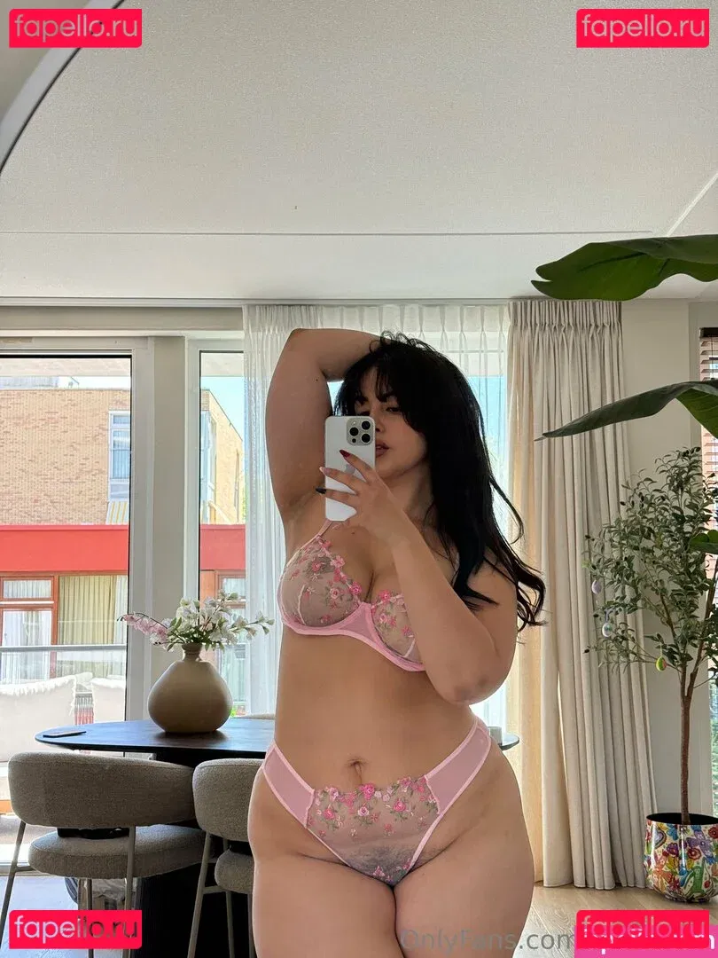 zinahadid Onlyfans Photo Gallery 