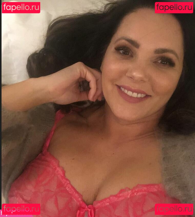 Paula Lambert / therealpaulalambert Onlyfans Photo Gallery 