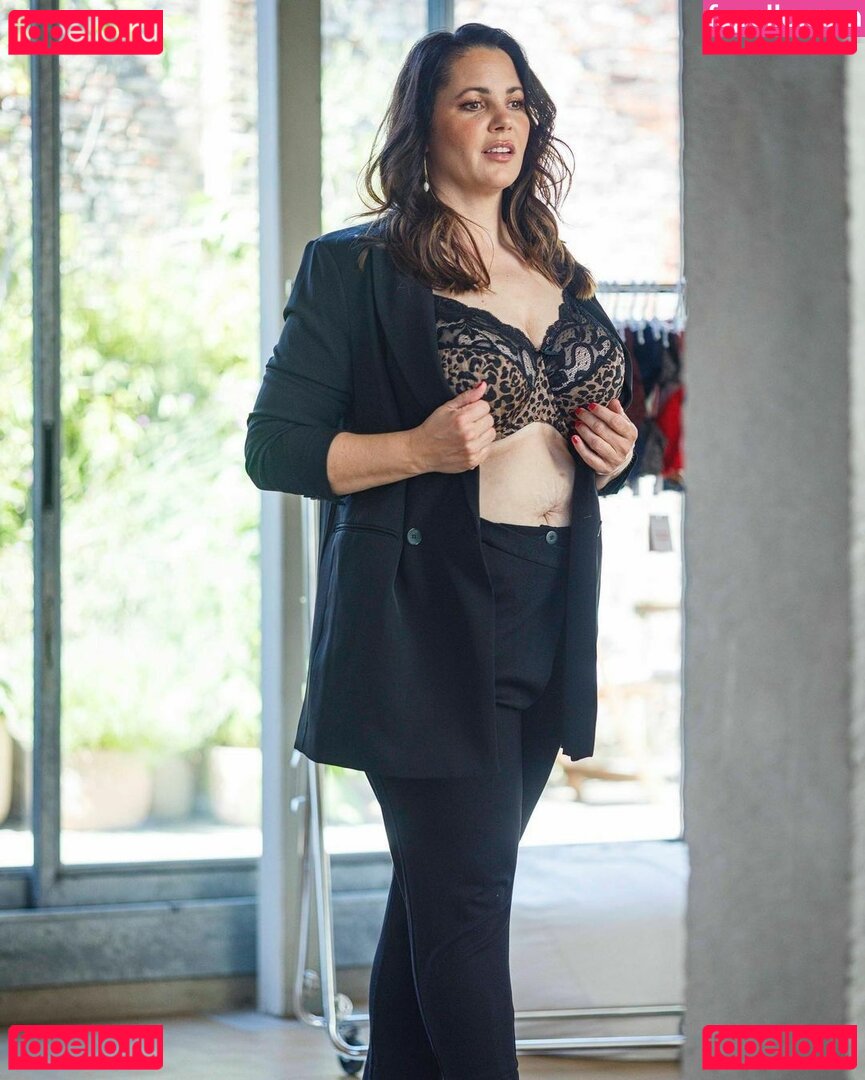 Paula Lambert / therealpaulalambert Onlyfans Photo Gallery 