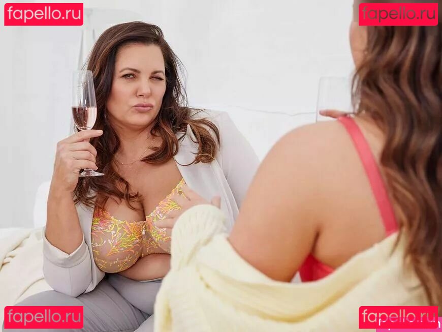 Paula Lambert / therealpaulalambert Onlyfans Photo Gallery 