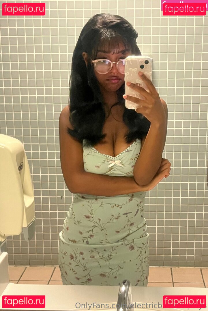 Electricbumcosplays / electricbum1 Onlyfans Photo Gallery 