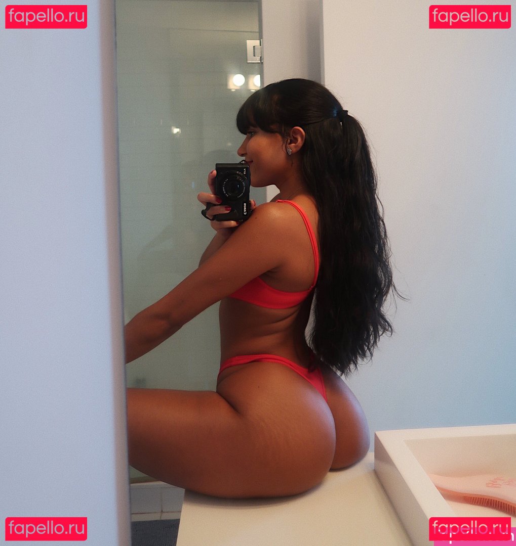 lilpineapplegirl / ninapineapple5 / ninathepineapple Onlyfans Photo Gallery 