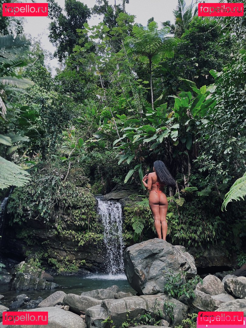 lilpineapplegirl / ninapineapple5 / ninathepineapple Onlyfans Photo Gallery 