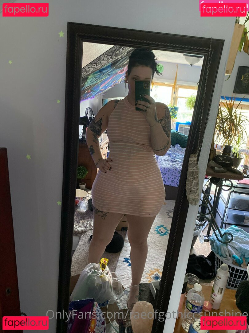 deadgirl666 / raeofgothiccsunshine Onlyfans Photo Gallery 