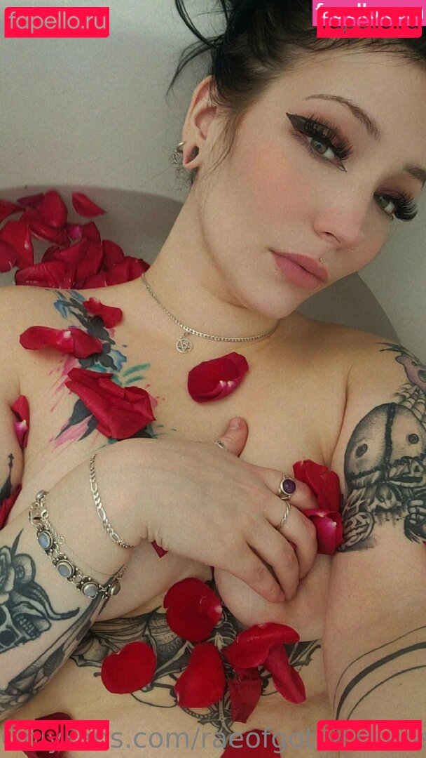 deadgirl666 / raeofgothiccsunshine Onlyfans Photo Gallery 