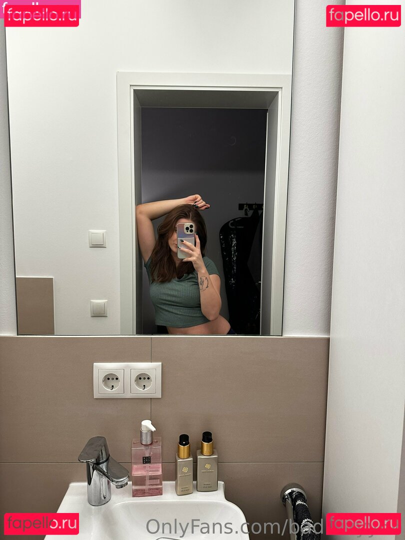 badlizzyy66 / fb_0296 Onlyfans Photo Gallery 