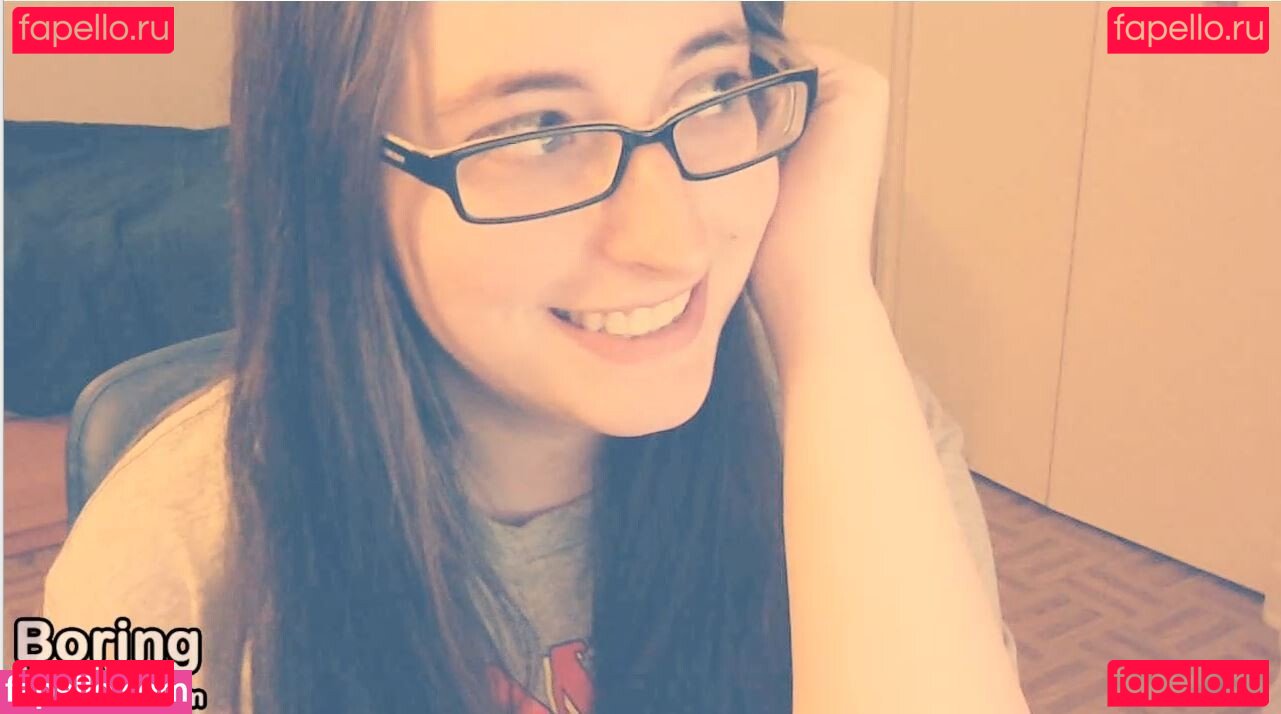 BoringKate / BoringNerdyKate / theboringkate Onlyfans Photo Gallery 