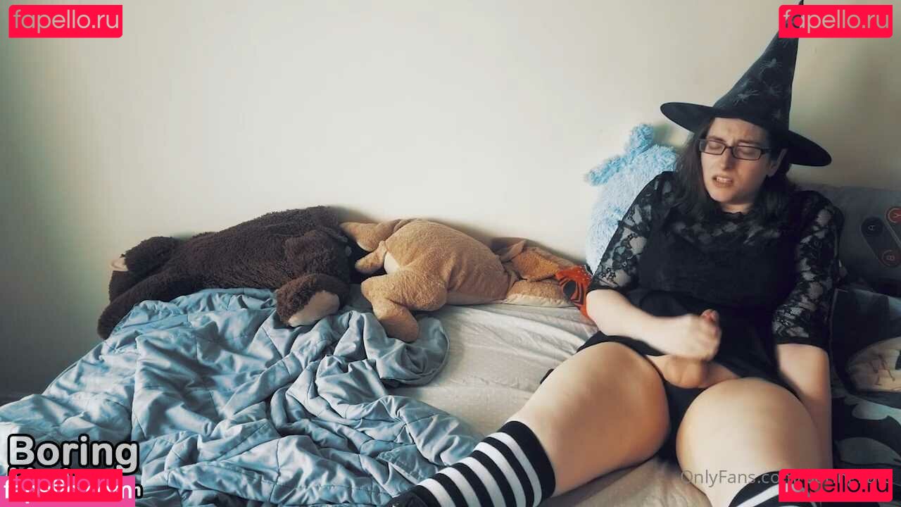 BoringKate / BoringNerdyKate / theboringkate Onlyfans Photo Gallery 