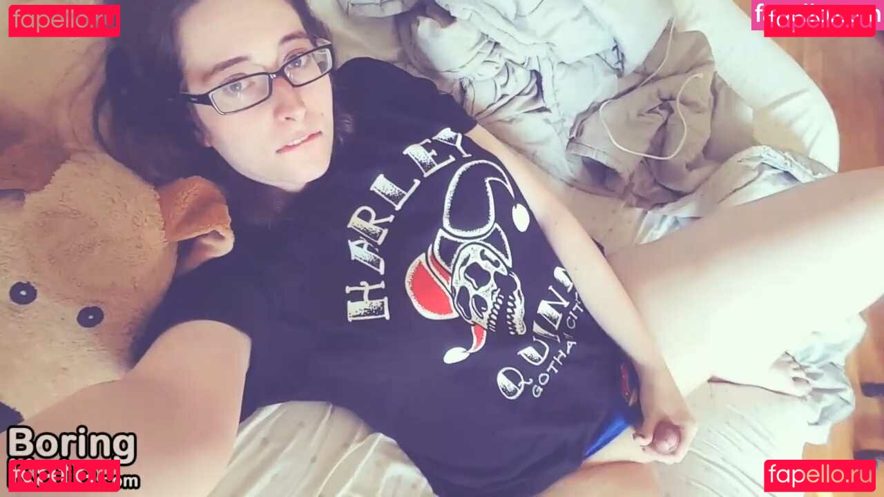 BoringKate / BoringNerdyKate / theboringkate Onlyfans Photo Gallery 