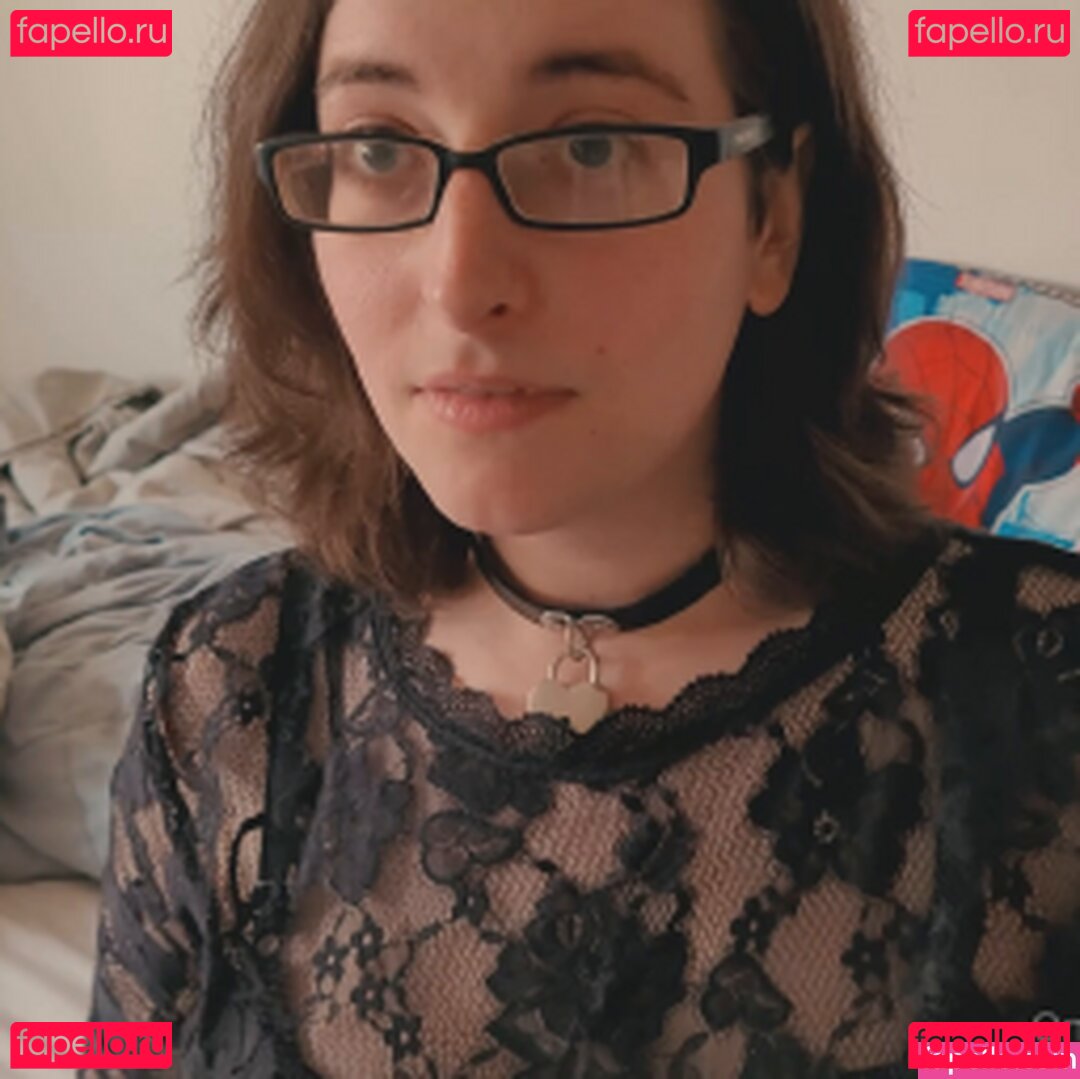 BoringKate / BoringNerdyKate / theboringkate Onlyfans Photo Gallery 