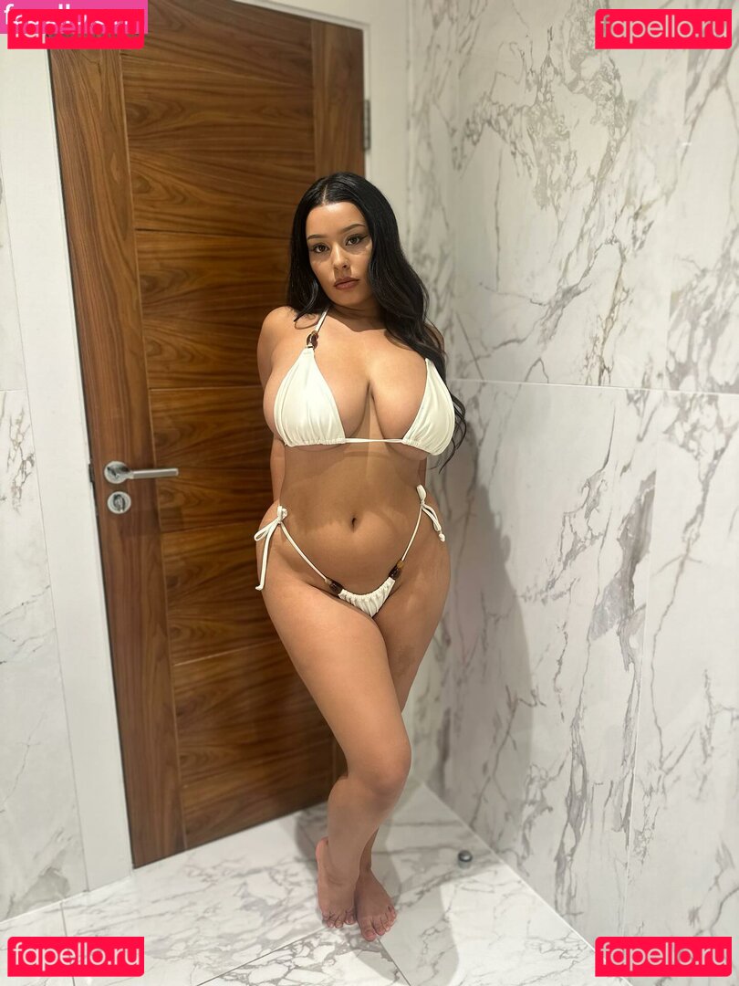 arabellaaaxoxo / goddessarianb Onlyfans Photo Gallery 