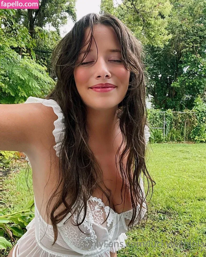 luckywithlola Onlyfans Photo Gallery 