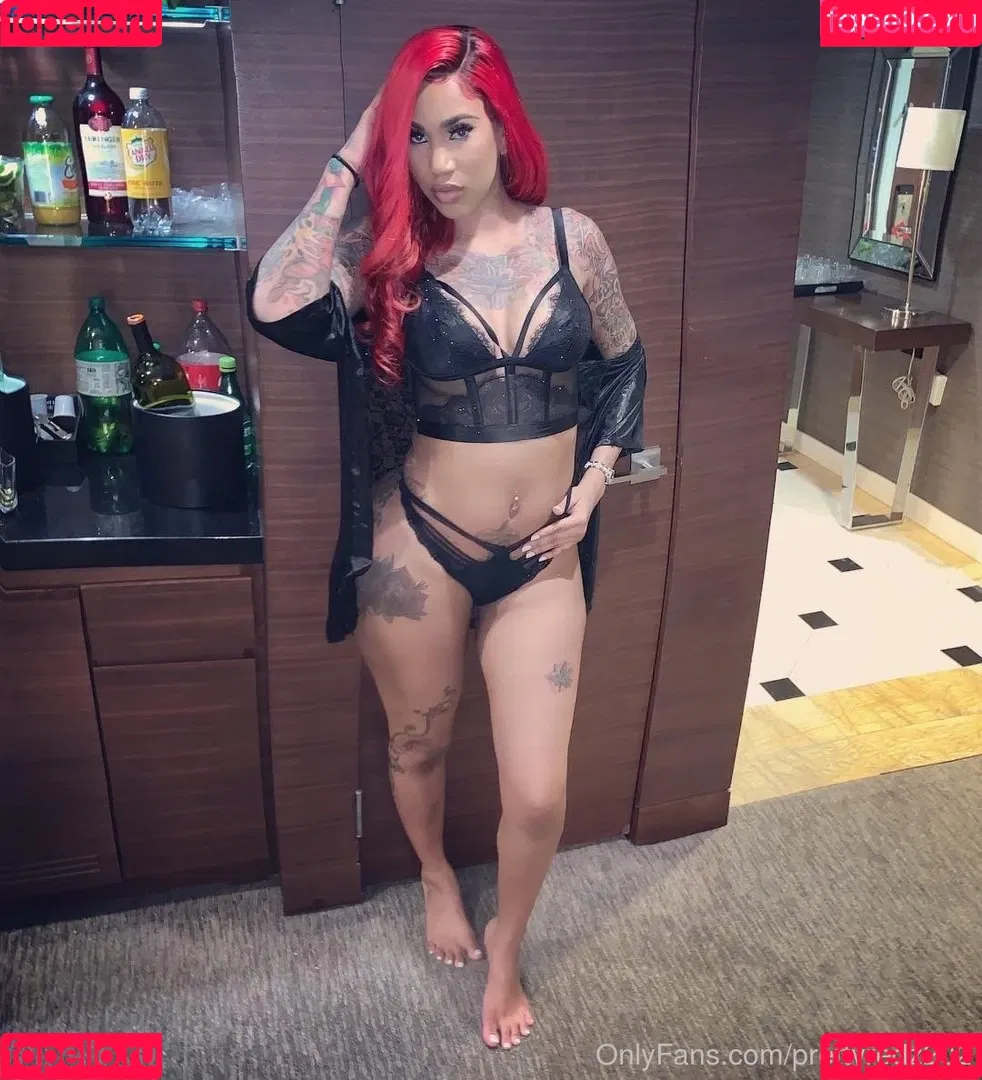 PrettyRedz Onlyfans Photo Gallery 
