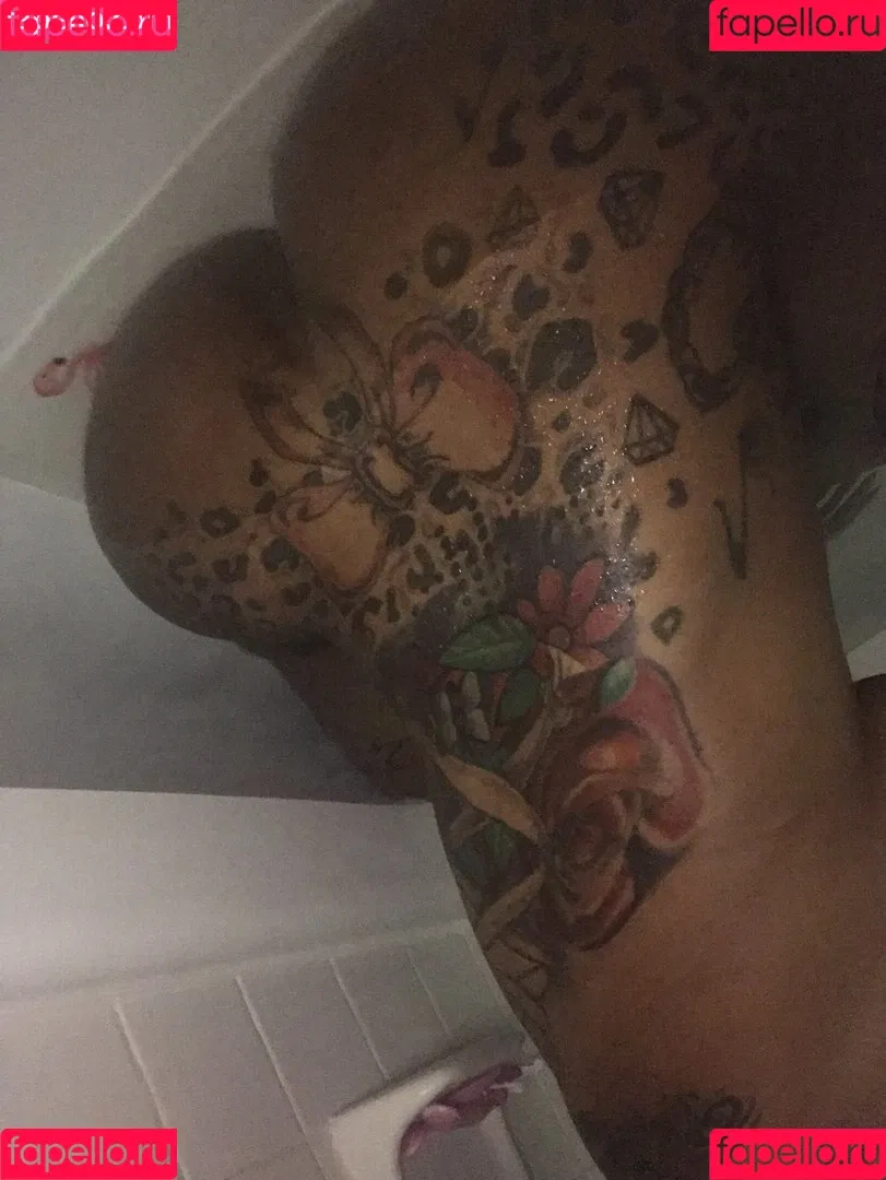 PrettyRedz Onlyfans Photo Gallery 