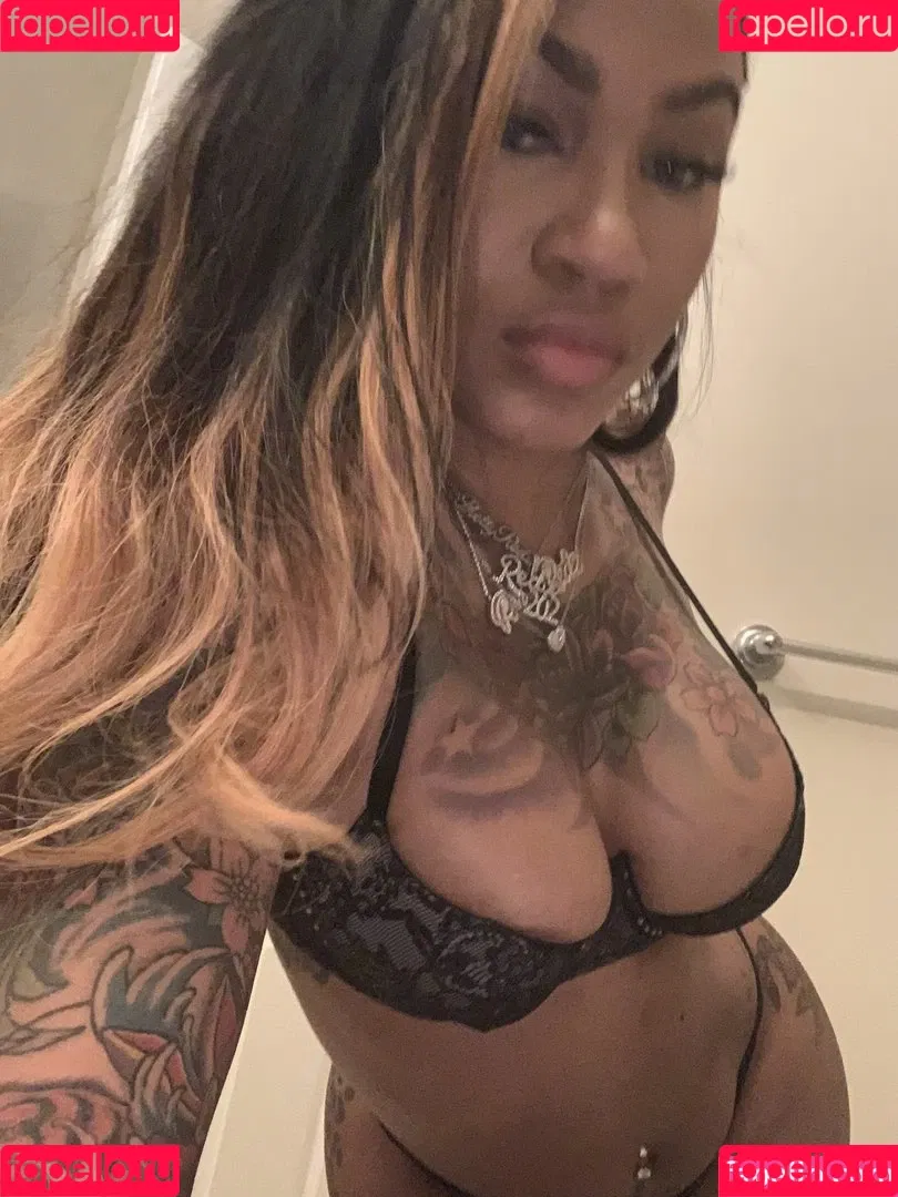 PrettyRedz Onlyfans Photo Gallery 