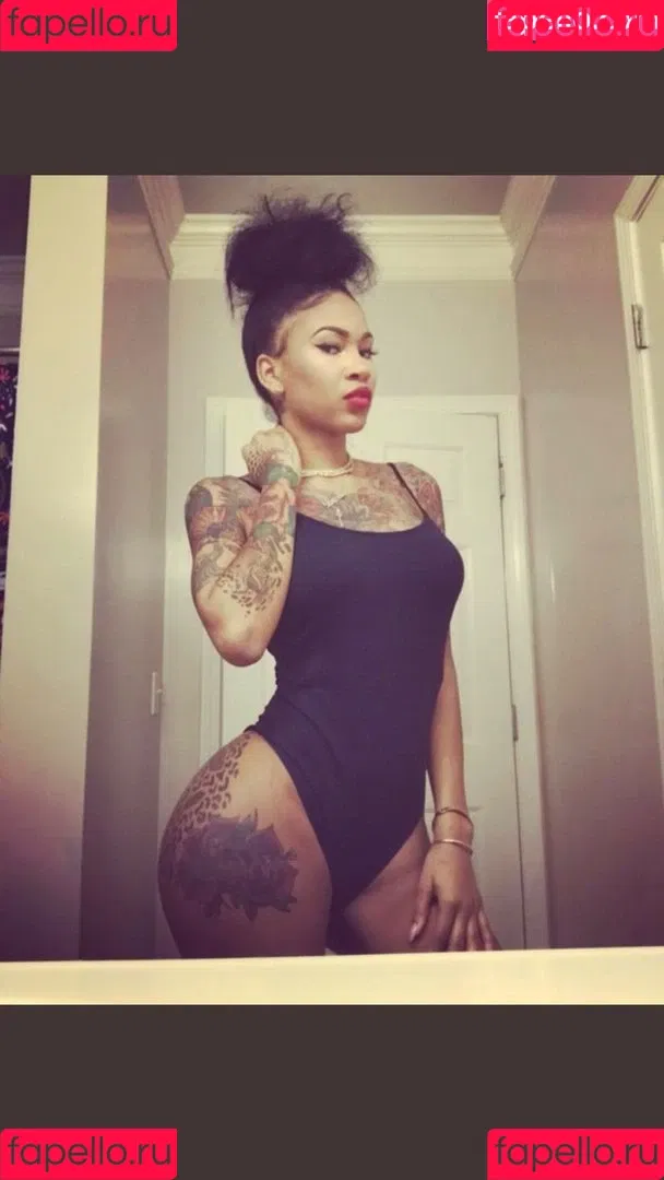 PrettyRedz Onlyfans Photo Gallery 