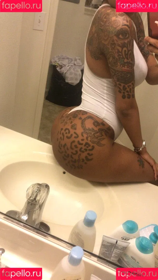 PrettyRedz Onlyfans Photo Gallery 
