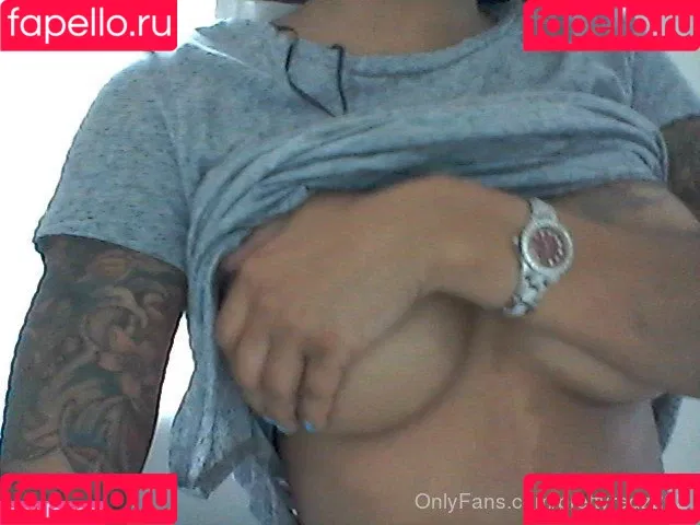 PrettyRedz Onlyfans Photo Gallery 