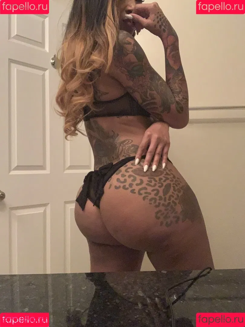 PrettyRedz Onlyfans Photo Gallery 
