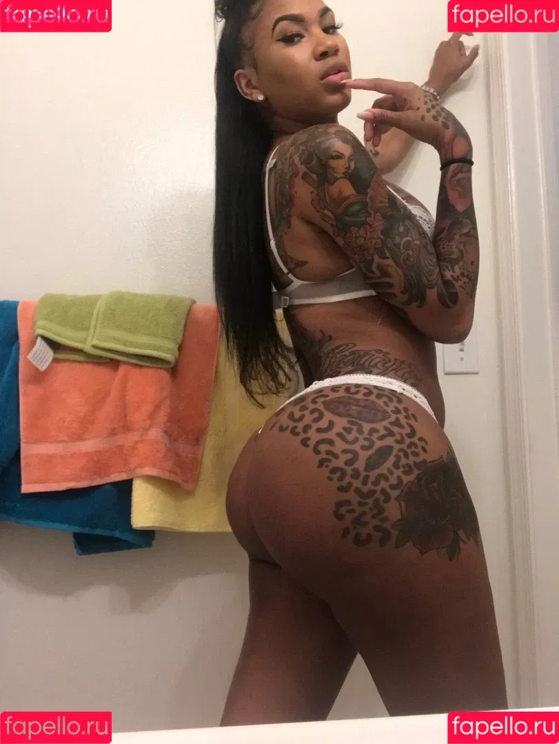PrettyRedz Onlyfans Photo Gallery 