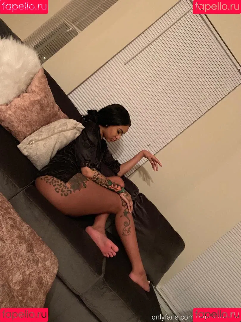 PrettyRedz Onlyfans Photo Gallery 