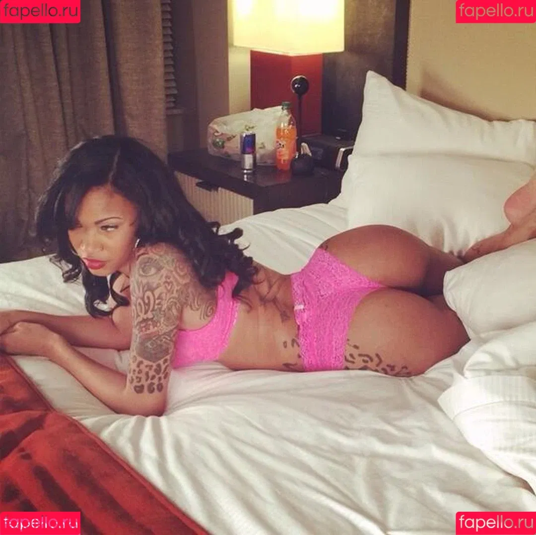 PrettyRedz Onlyfans Photo Gallery 