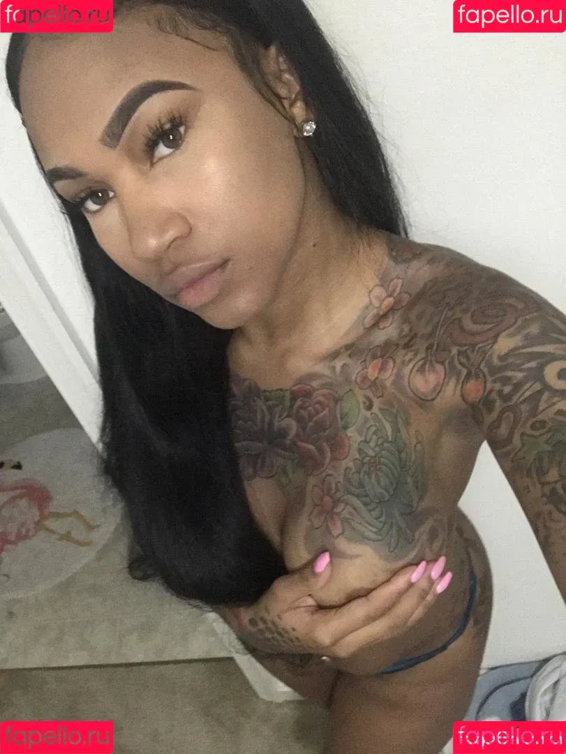 PrettyRedz Onlyfans Photo Gallery 