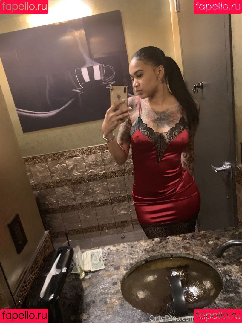 PrettyRedz Onlyfans Photo Gallery 