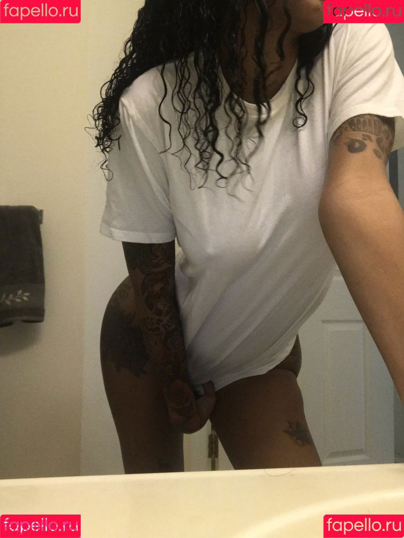 PrettyRedz Onlyfans Photo Gallery 