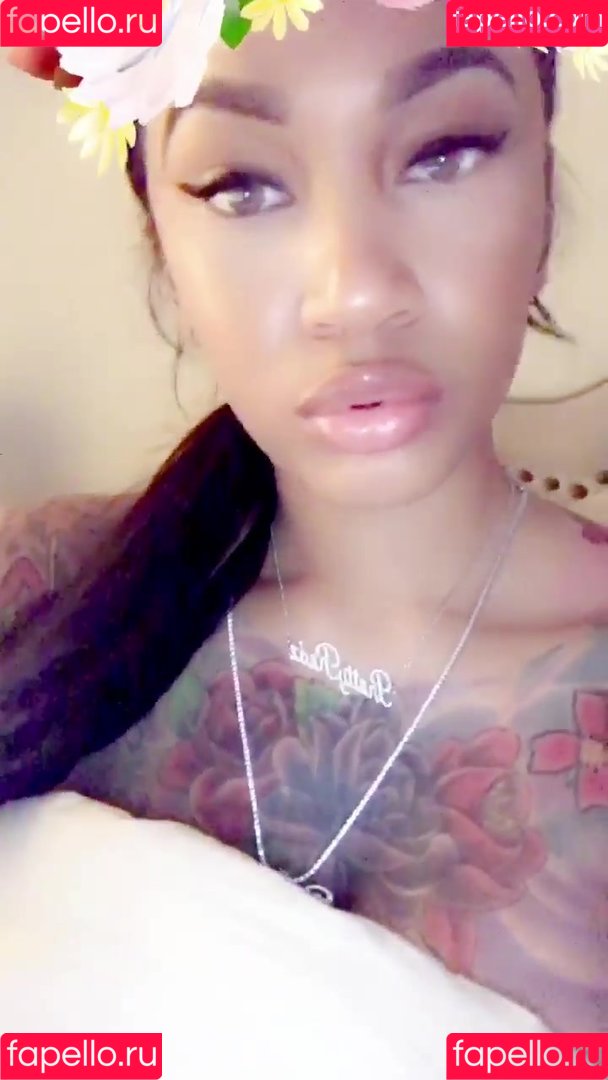 PrettyRedz Onlyfans Photo Gallery 