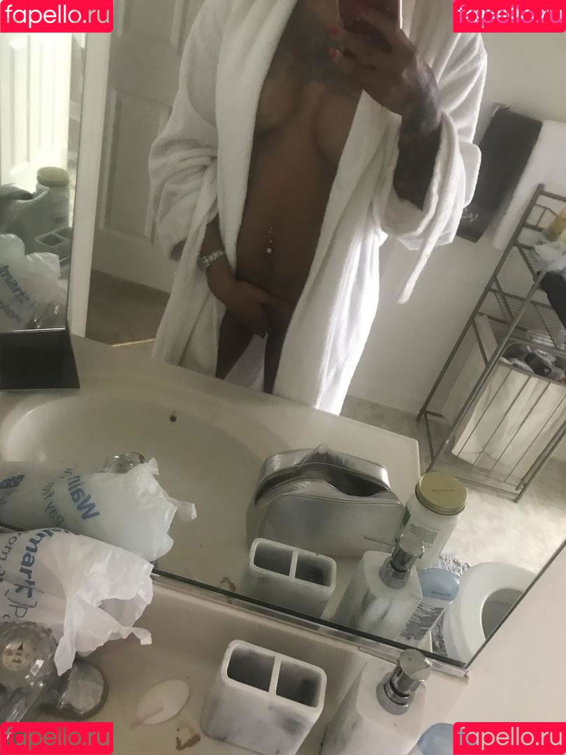 PrettyRedz Onlyfans Photo Gallery 