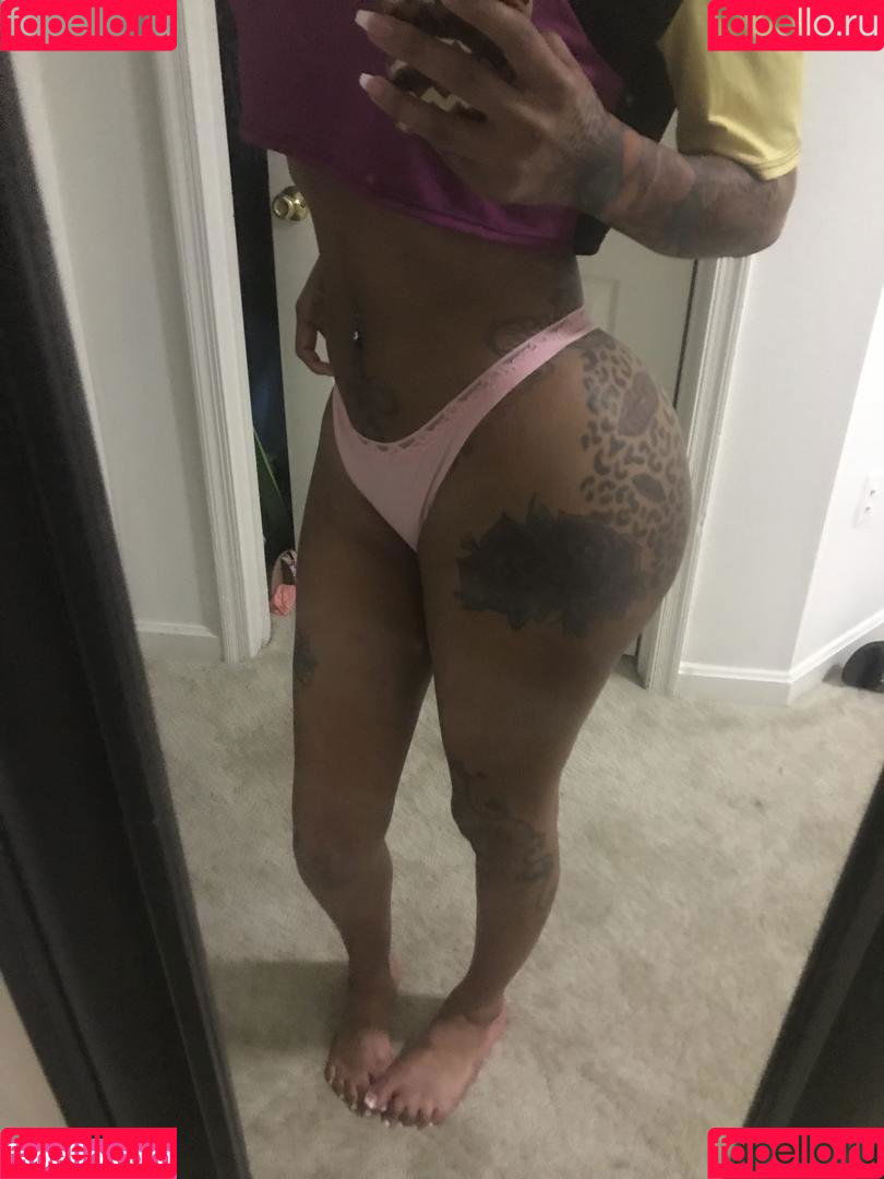 PrettyRedz Onlyfans Photo Gallery 