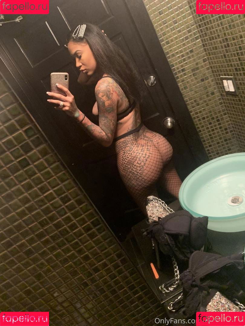 PrettyRedz Onlyfans Photo Gallery 