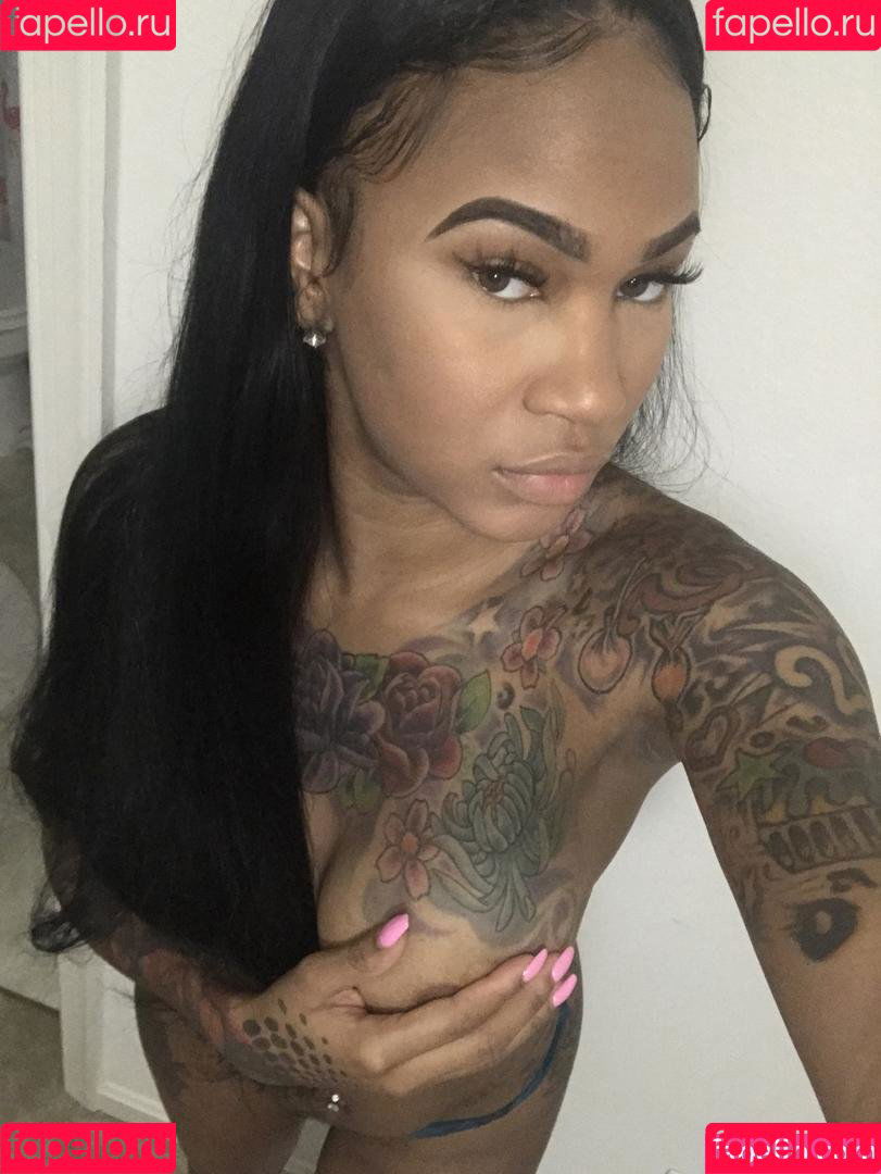 PrettyRedz Onlyfans Photo Gallery 