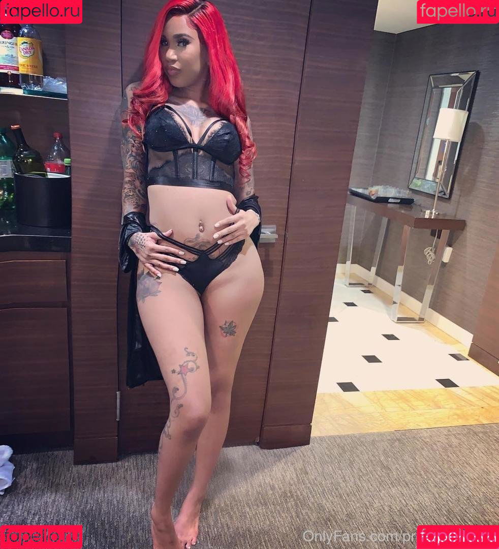 PrettyRedz Onlyfans Photo Gallery 