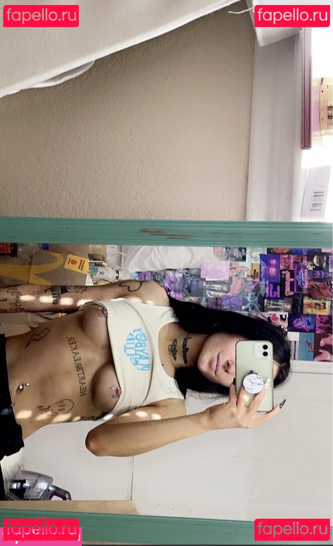 Ari Jeter / arijeter / sorryarii Onlyfans Photo Gallery 