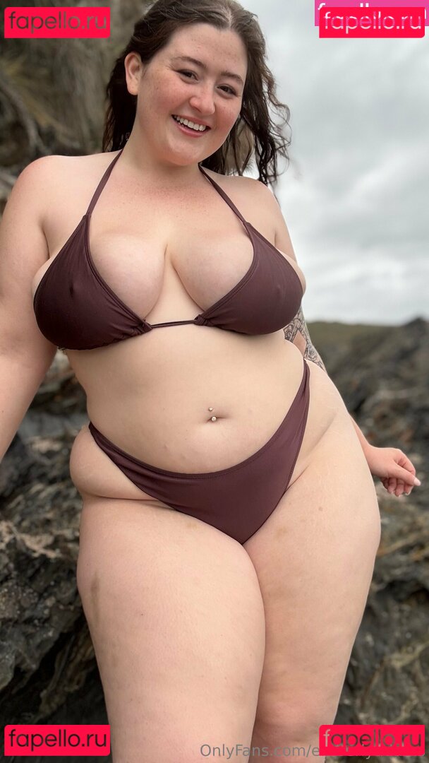 emberlyadams / emberlyadams_ Onlyfans Photo Gallery 