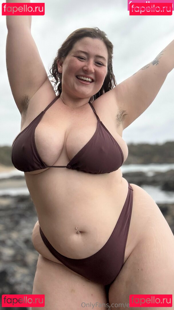 emberlyadams / emberlyadams_ Onlyfans Photo Gallery 