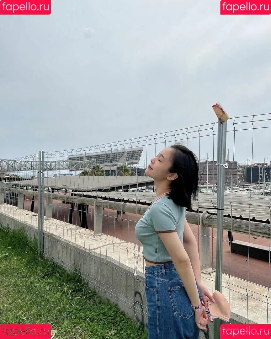 WomenK-pop Onlyfans Photo Gallery 
