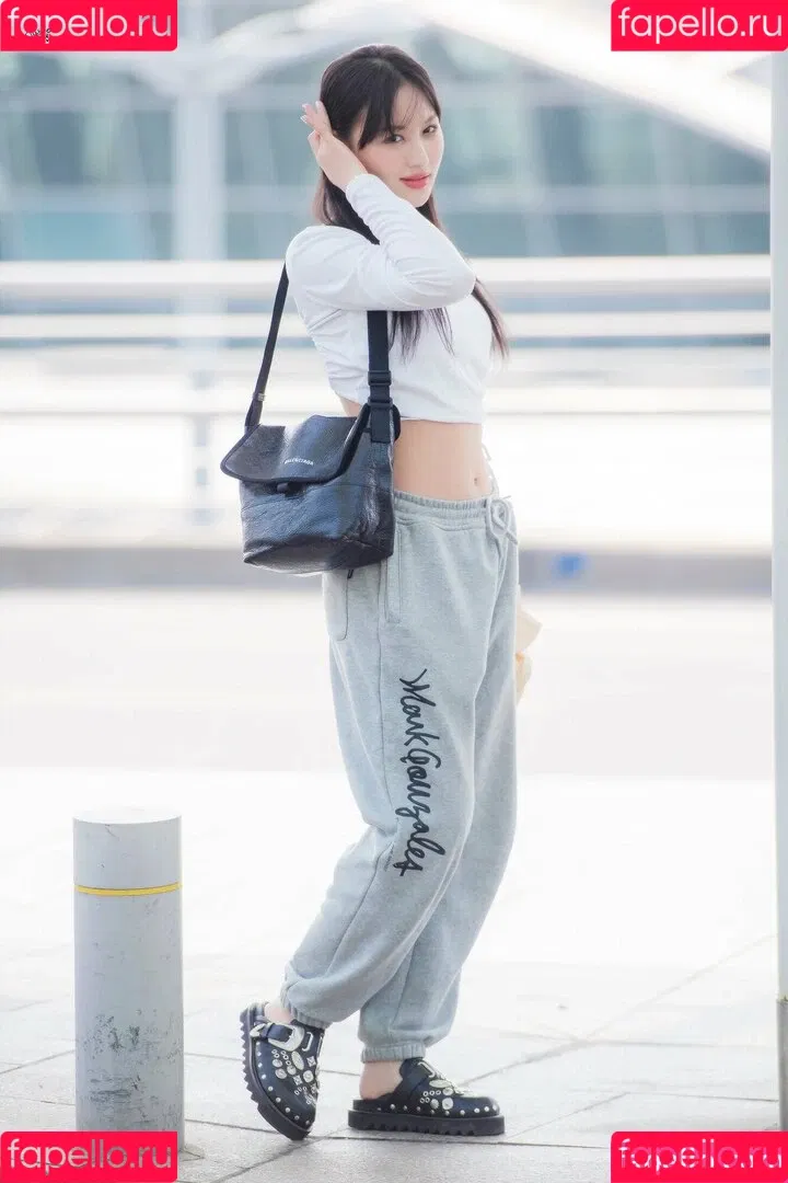 WomenK-pop Onlyfans Photo Gallery 