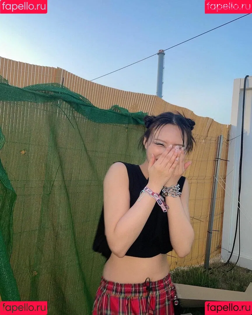 WomenK-pop Onlyfans Photo Gallery 