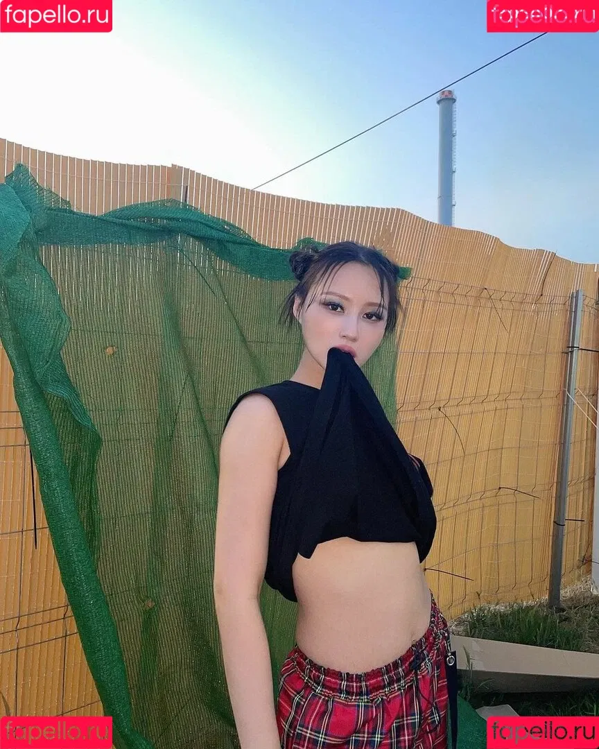 WomenK-pop Onlyfans Photo Gallery 